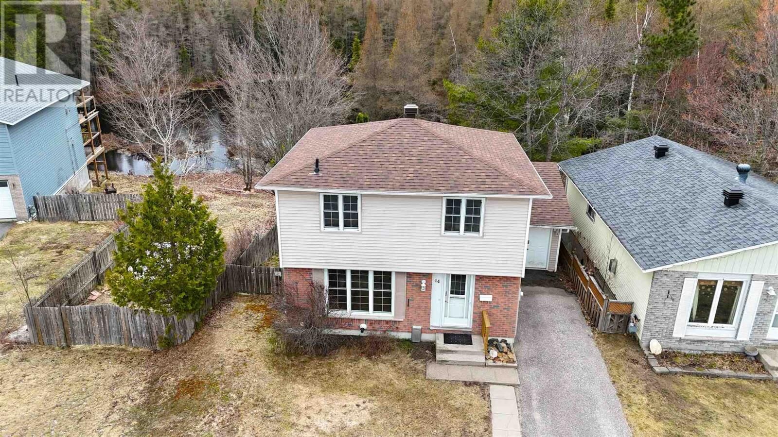 Property Photo:  44 Macdonald Ct  ON P5A 2V2 