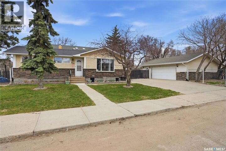 Property Photo:  1630 1st Avenue N  SK S4R 0Z6 