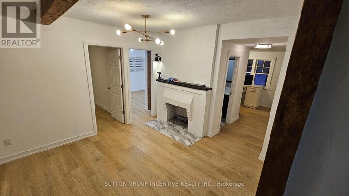 Property Photo:  233 Ellerslie Avenue Main  ON M2N 1Y3 