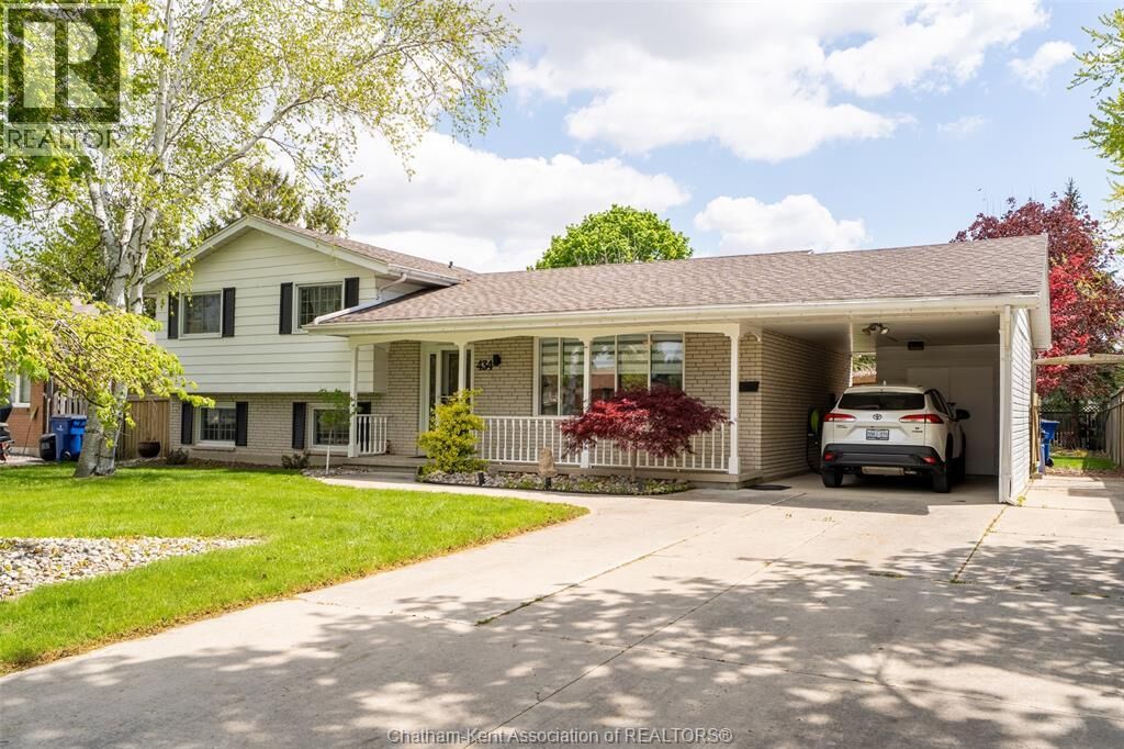 Property Photo:  434 Dora Drive  ON N8A 2K3 