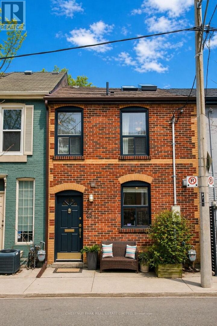 Property Photo:  25 Bishop Street  ON M5R 1N3 