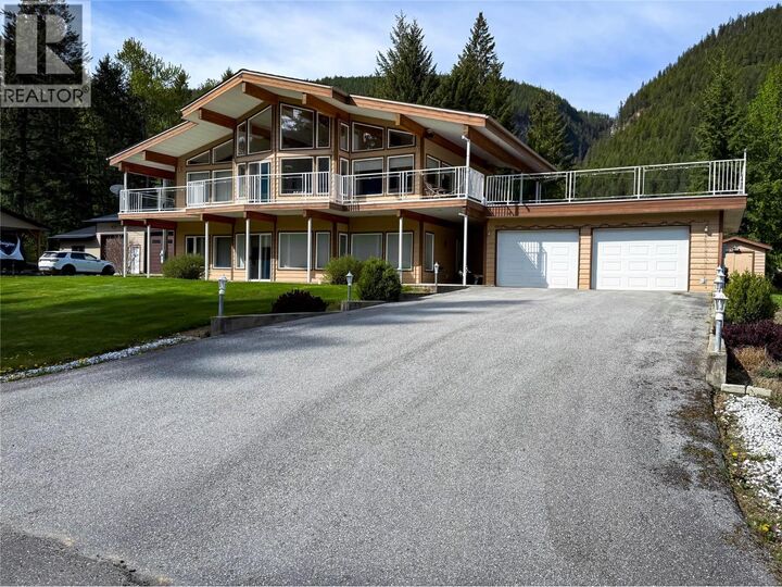 Property Photo: 309 Kootenay Street BC V0G 1M0