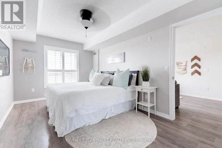 Property Photo:  1045 Nadalin Heights 406  ON L9T 8R5 