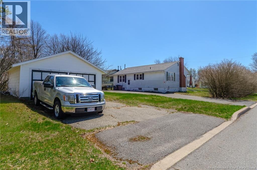 Property Photo:  14 Silver Crescent  NB E2J 3G3 