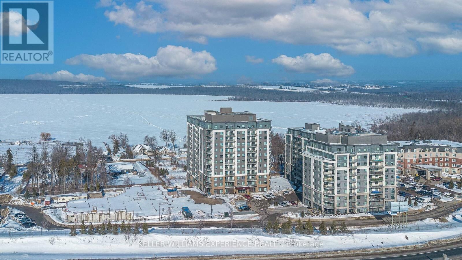 Property Photo:  56 Lakeside Terrace 1106  ON L4M 0L4 