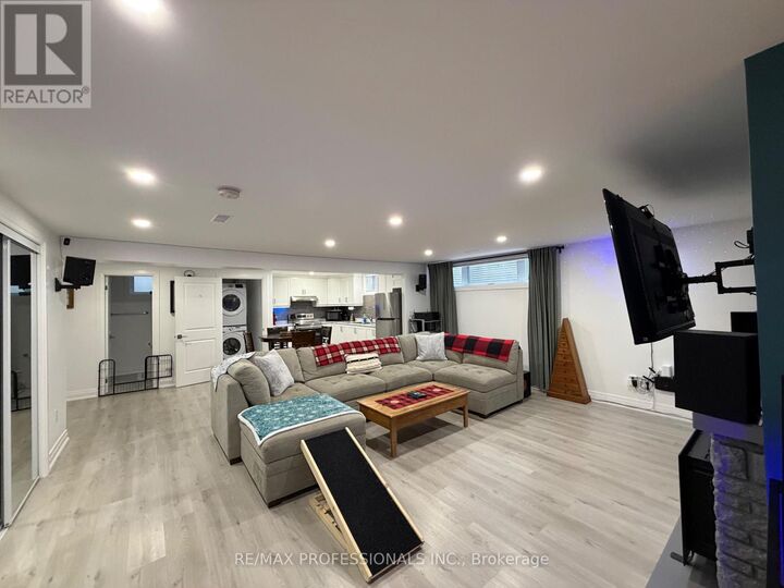 Property Photo:  19 Greencoat Road  ON M9B 4V1 