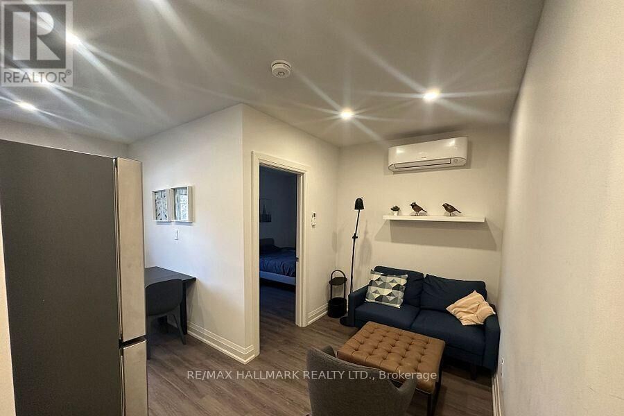 Property Photo:  595 St Clair Avenue West 4  ON M6C 1A3 