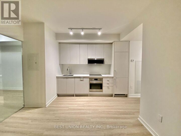 Property Photo:  250 Lawrence Avenue West 516  ON M5M 1B1 