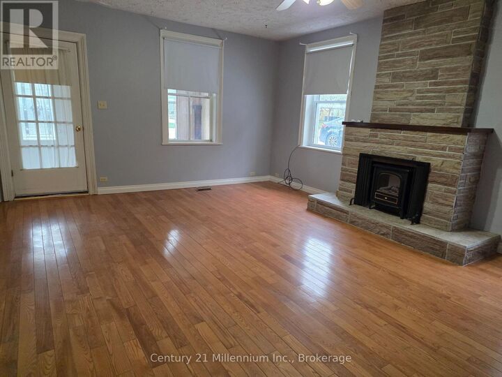 Property Photo:  516 Rose Street  ON N0G 2H0 