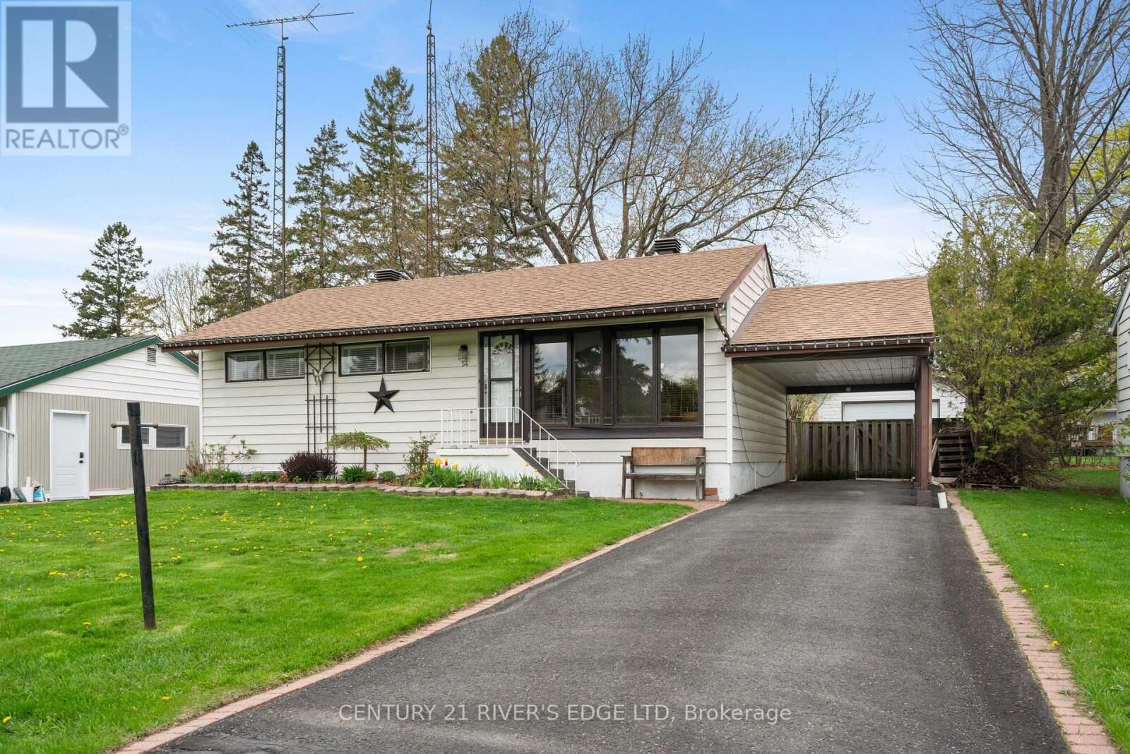 Property Photo:  54 Loyalist Street  ON K0C 1X0 