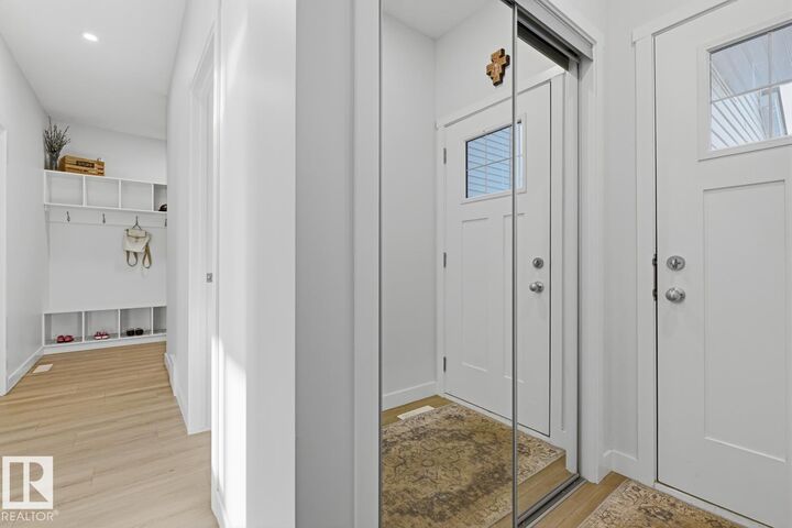 Property Photo:  17432 6 Street NE  AB T5Y 4G1 