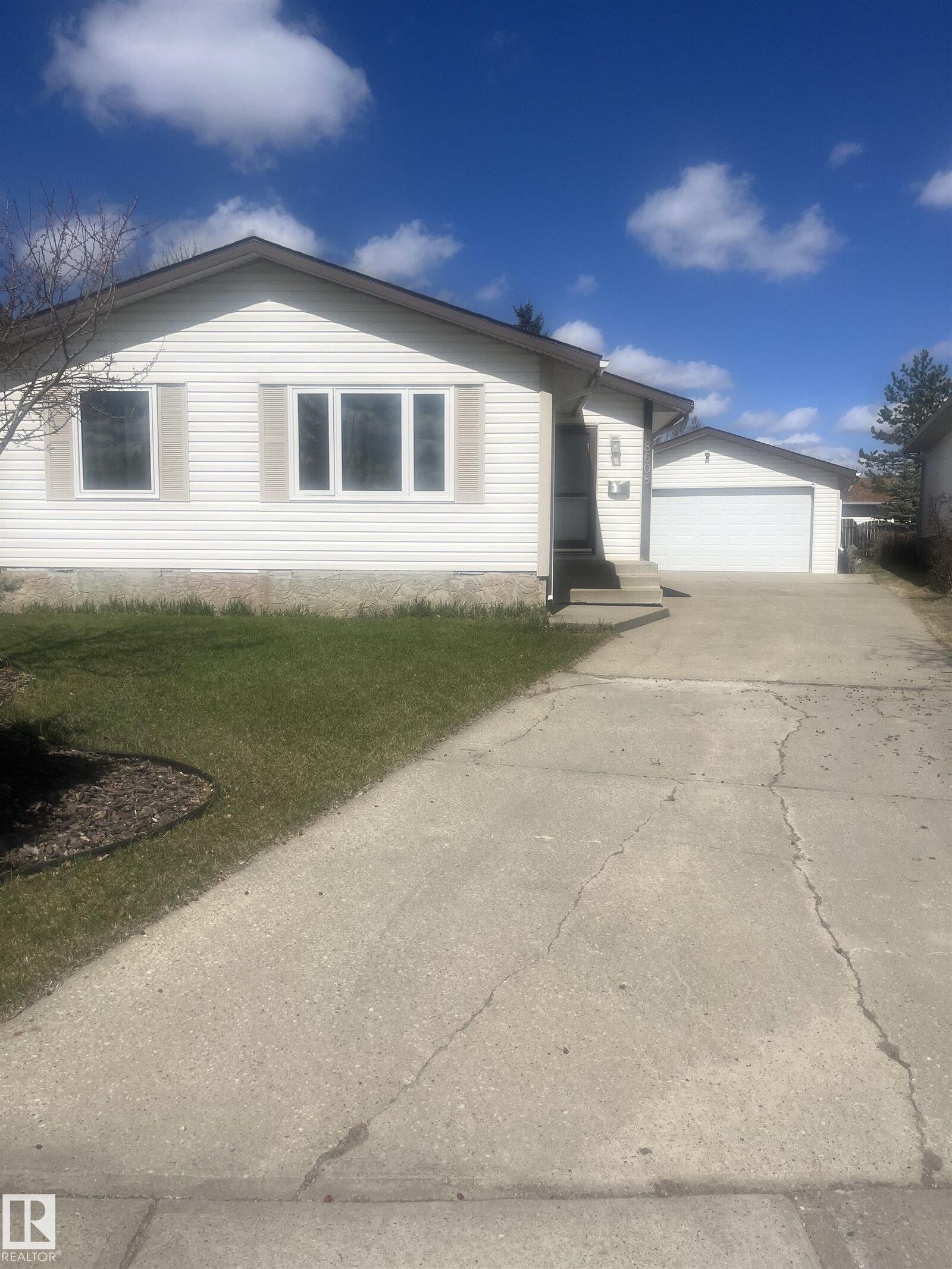 Property Photo:  8608 103  AB T8R 1C1 