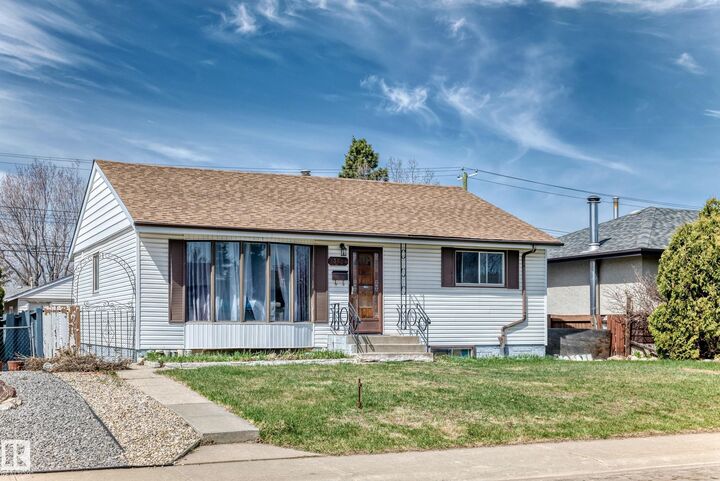 Property Photo:  13524 123A Street NW  AB T5L 2Z2 