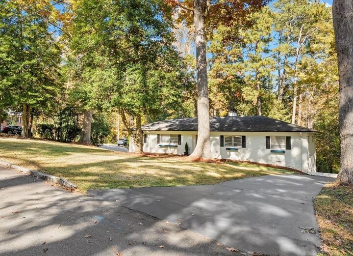 Property Photo:  2150 Azalea Circle  GA 30033 