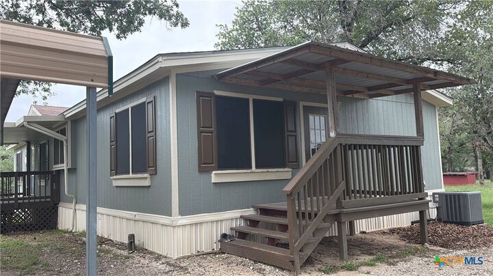 Property Photo:  309 Hickory Run  TX 78121 