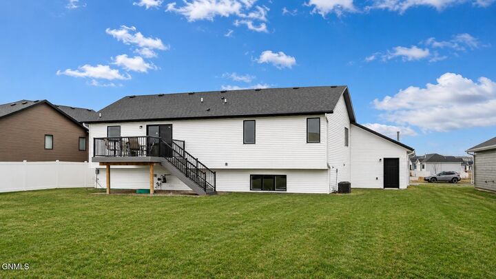Property Photo:  508 Shale Drive  ND 58503 
