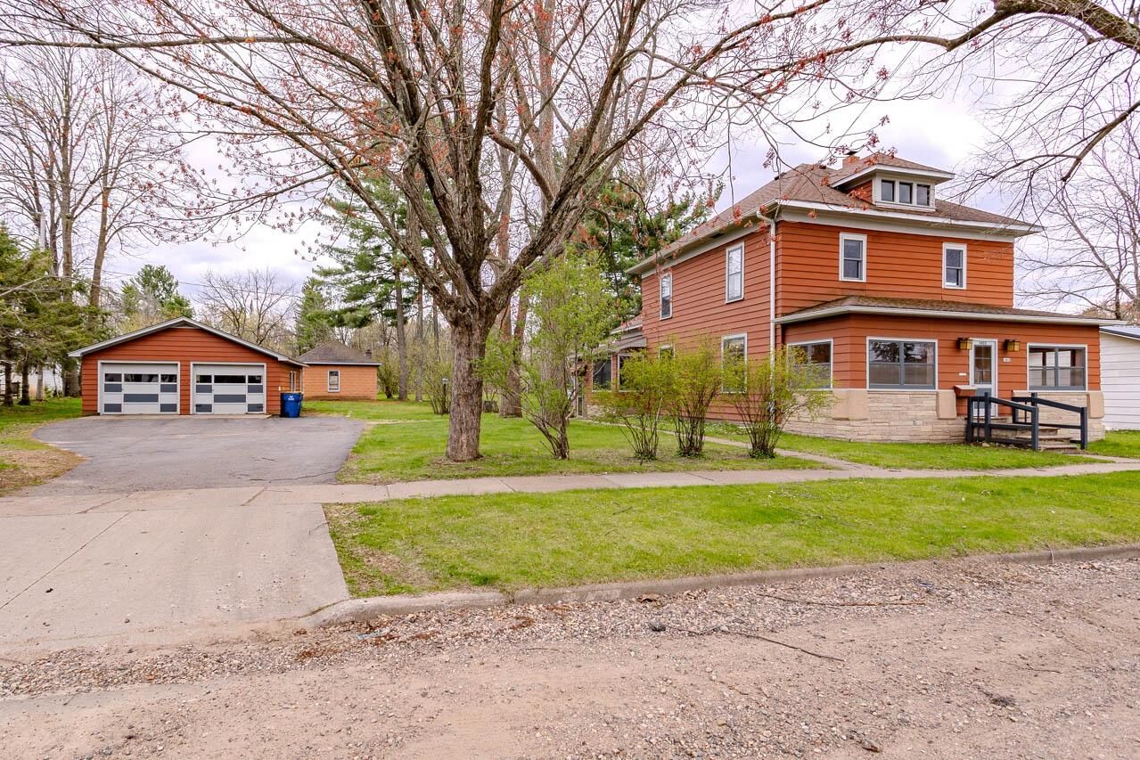 Property Photo:  1403 Water St  WI 54452 