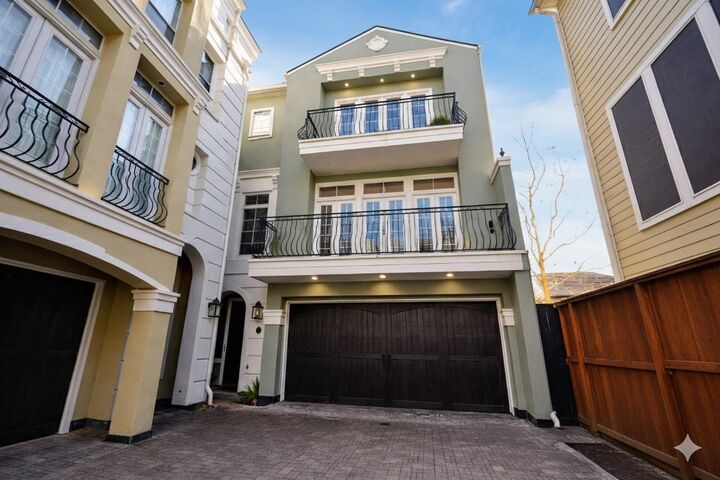 Property Photo: 1818 Binz Street E TX 77004