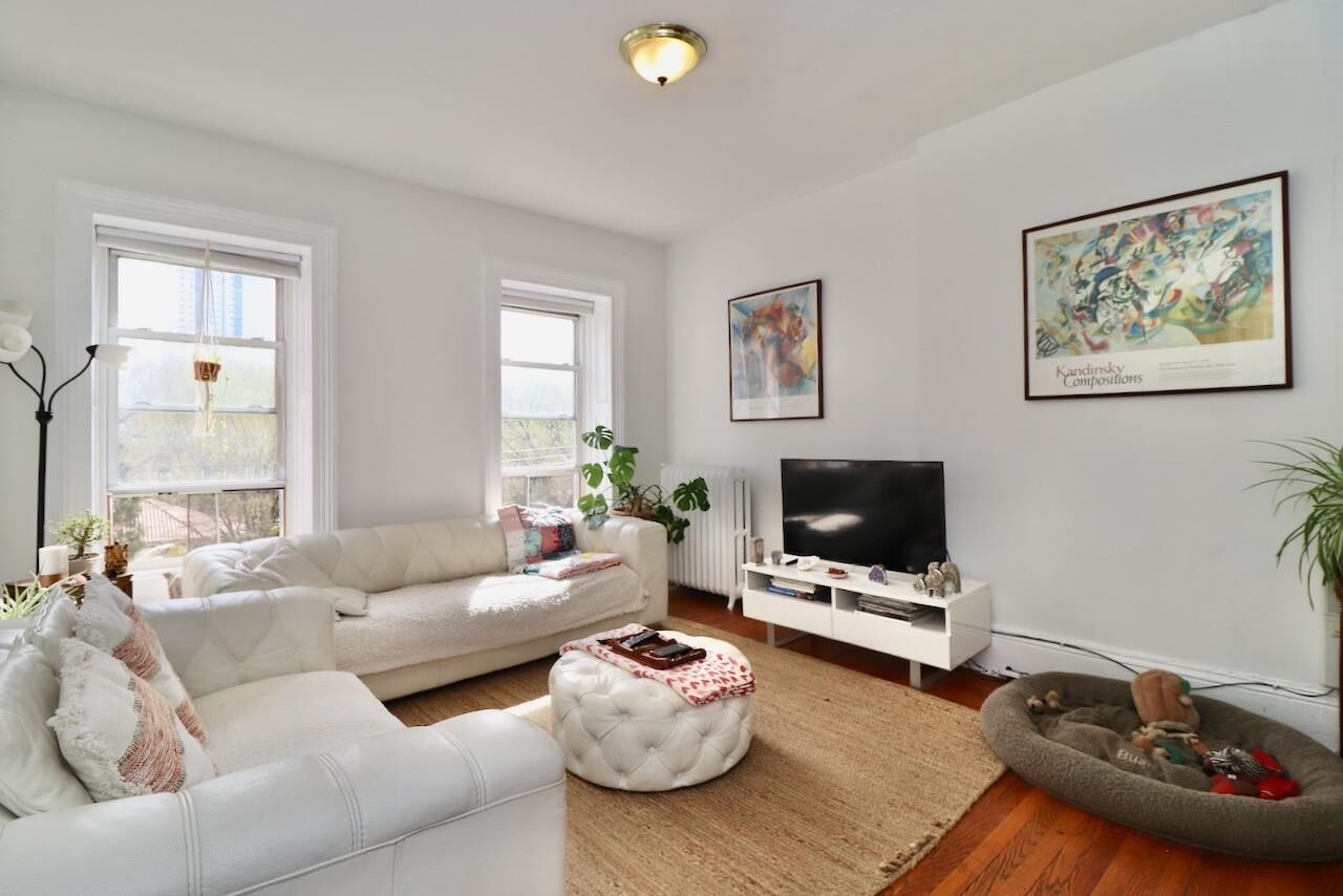Property Photo:  270 Montgomery St 4  NJ 07302 