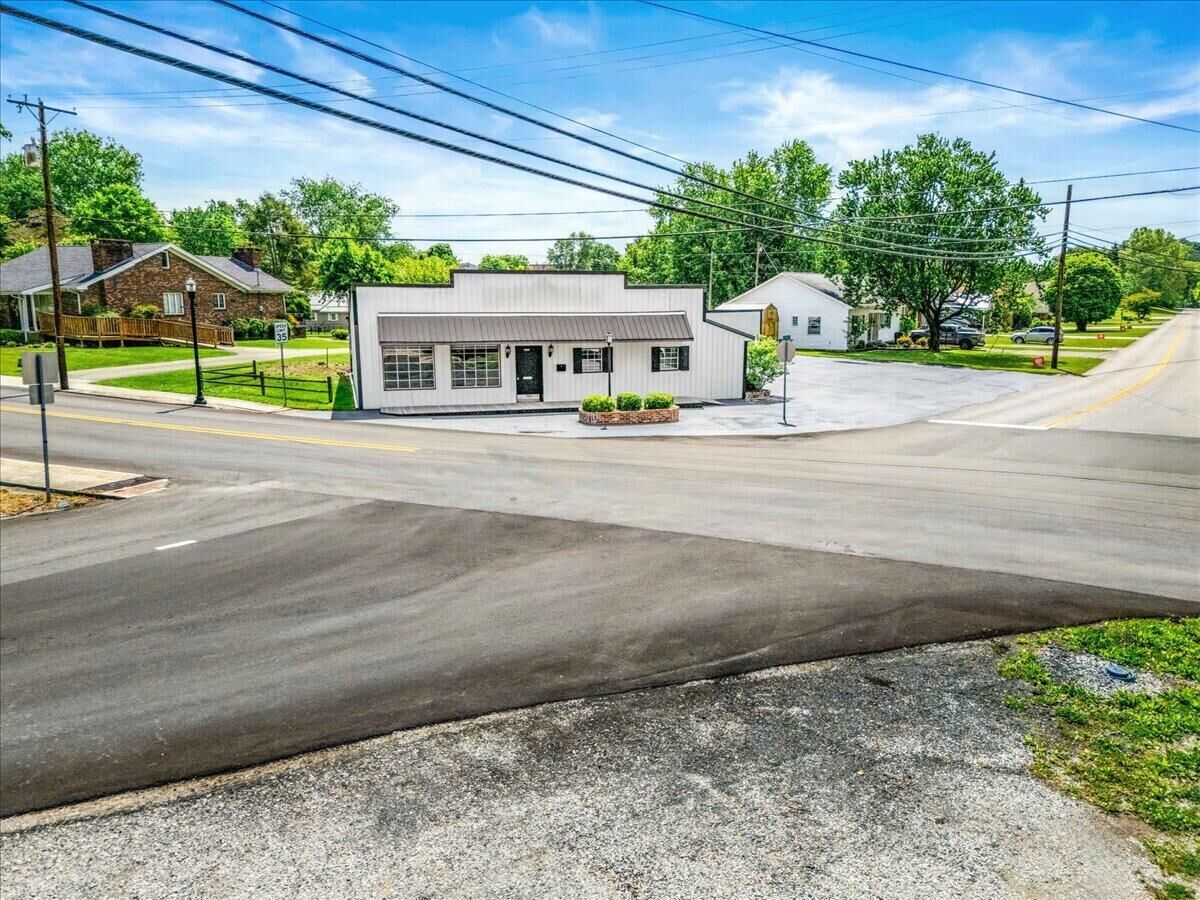 Property Photo: 318 S Dixie Street KY 40741