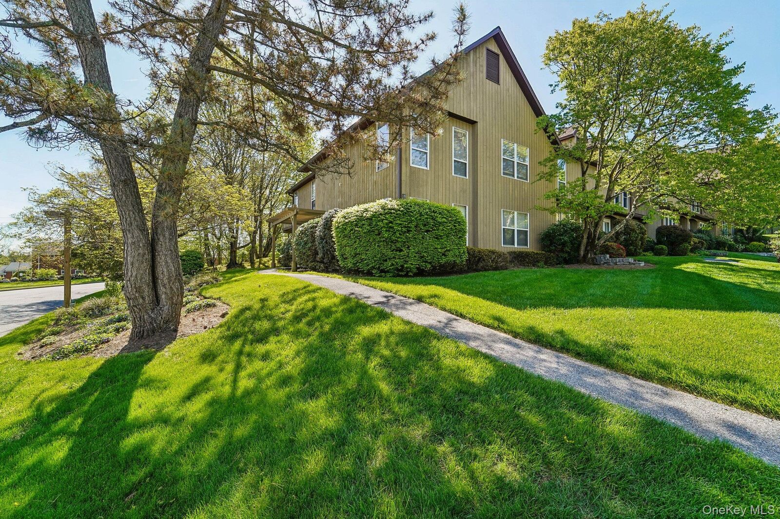 Property Photo:  18 Brooke Hollow Lane  NY 10566 