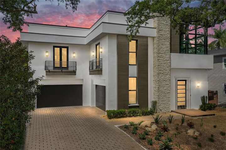 Property Photo:  2903 W Hawthorne Road  FL 33611 