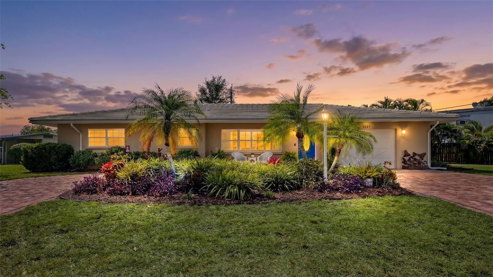 Property Photo:  3537 S School Avenue  FL 34239 
