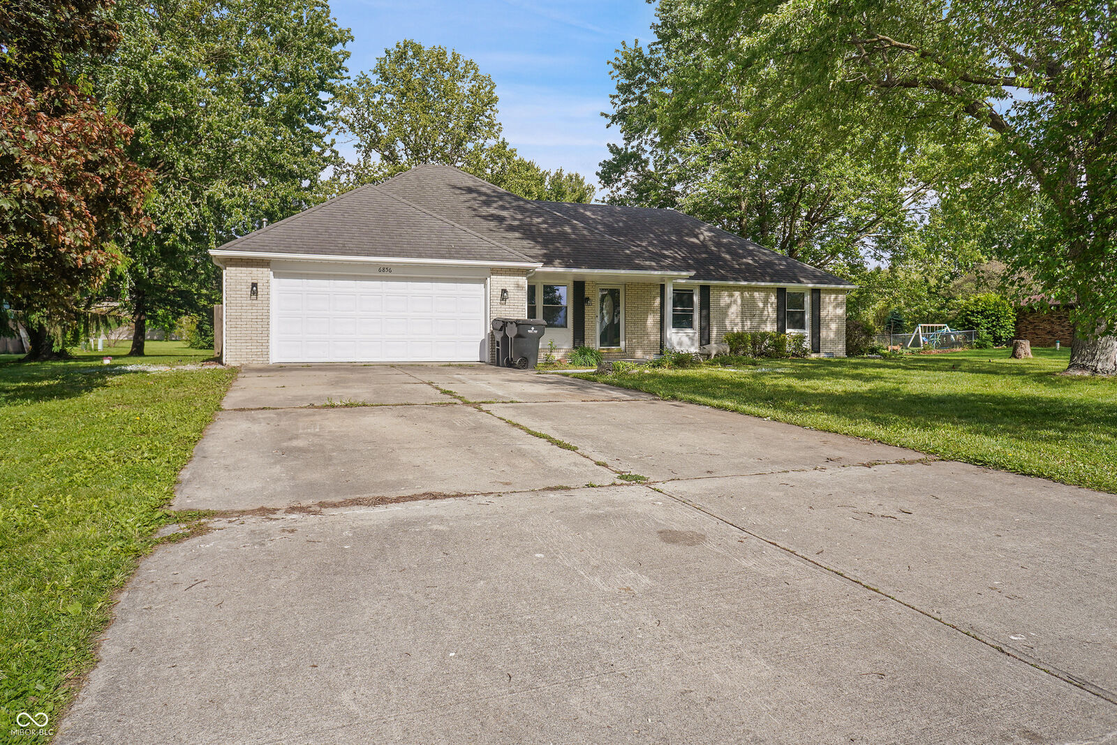 Property Photo: 6856 N Sagebrush Avenue IN 46001
