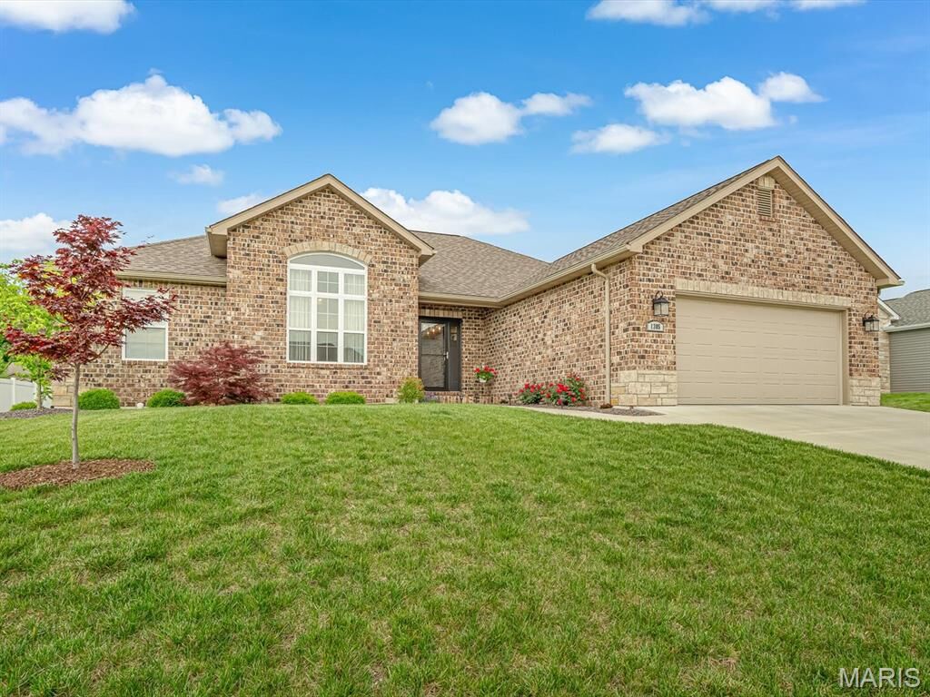 Property Photo:  1305 Coleridge Court  IL 62269 