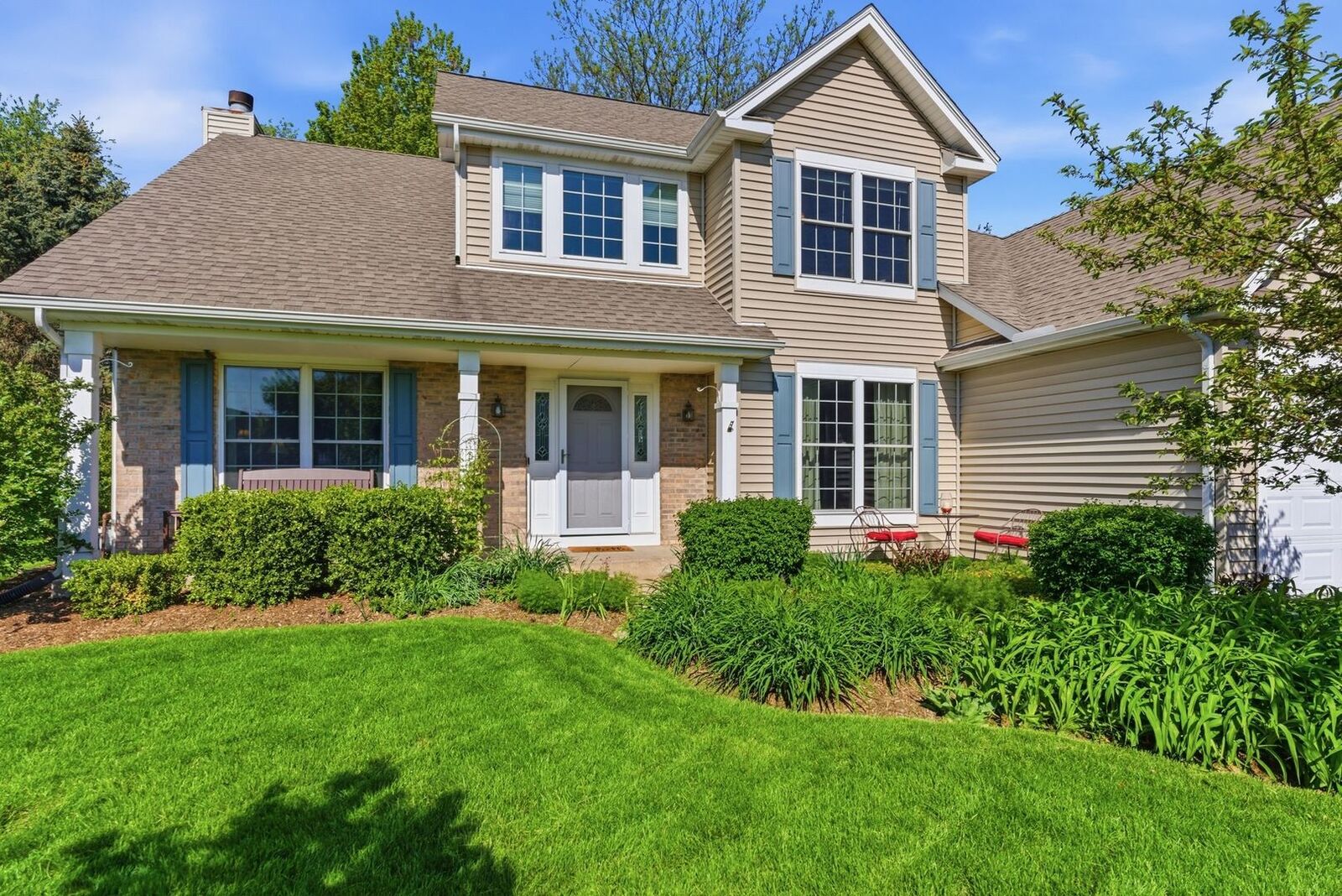 Property Photo:  721 Churchill Lane  IL 60543 