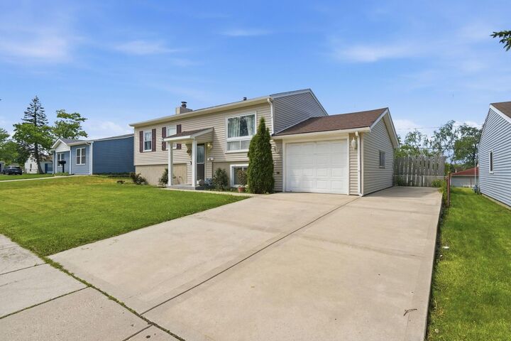Property Photo:  420 Healy Avenue  IL 60446 