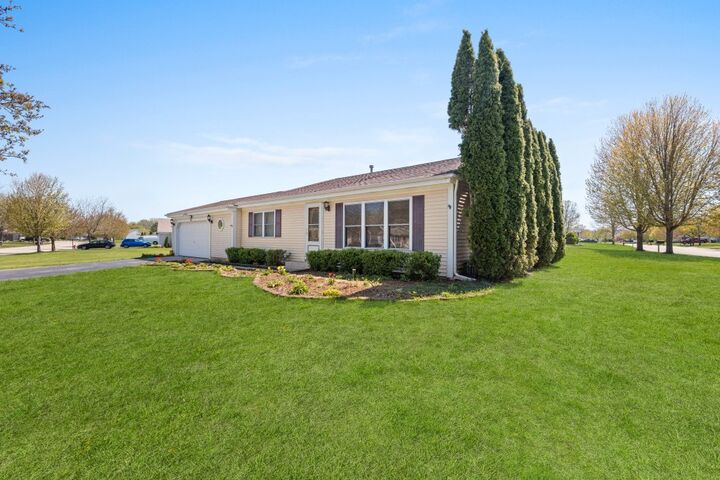 Property Photo:  701 Woodbine Lane  IL 60152 