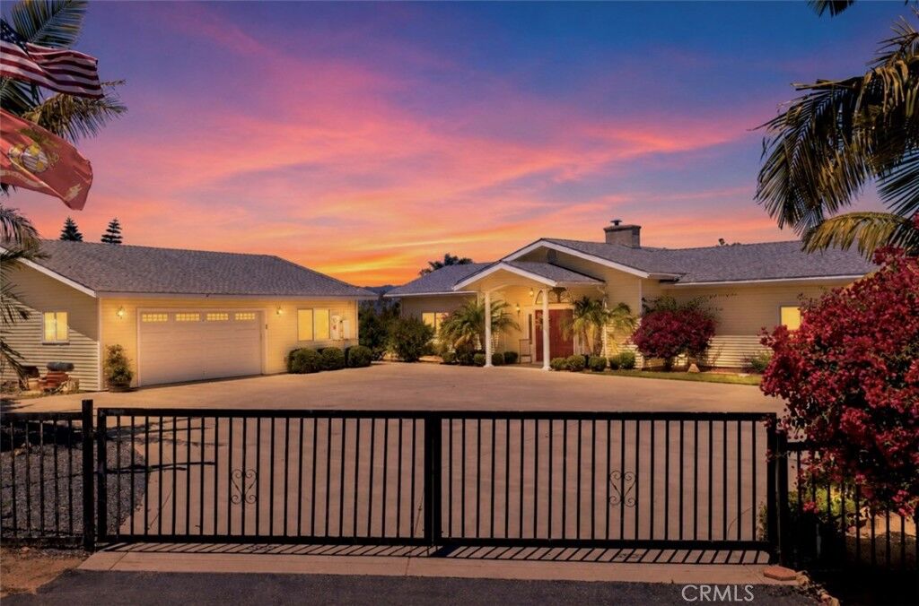 Property Photo:  2713 E Mission  CA 92028 