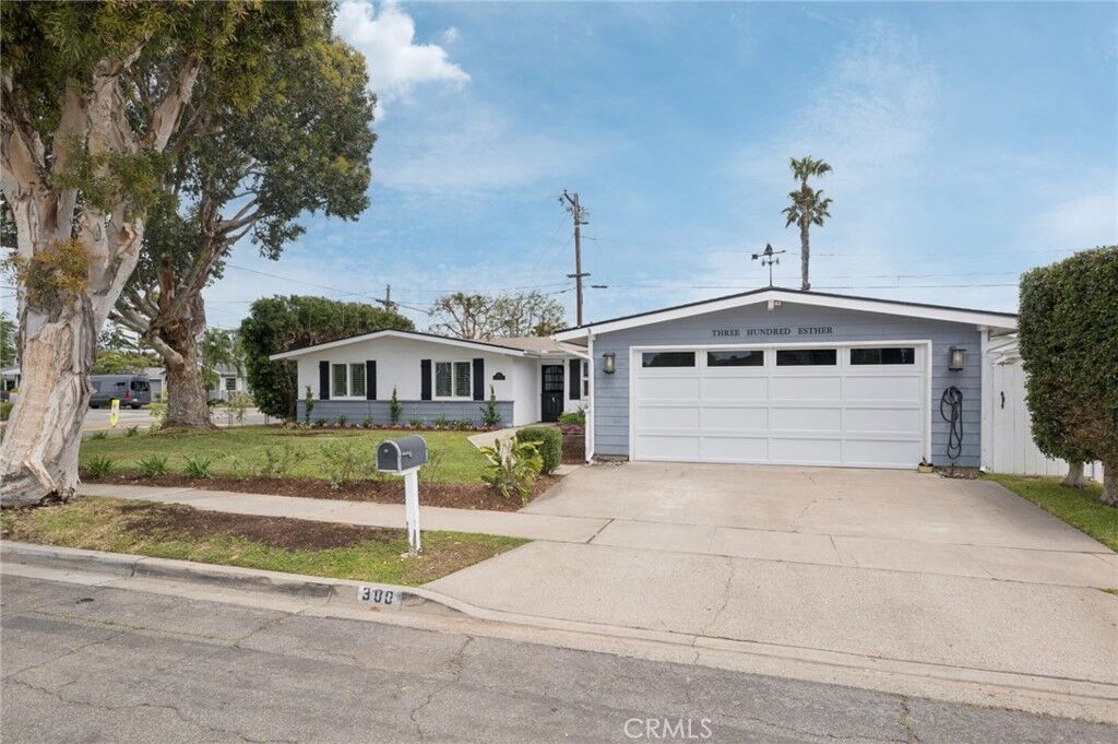 Property Photo:  300 Esther Street  CA 92627 