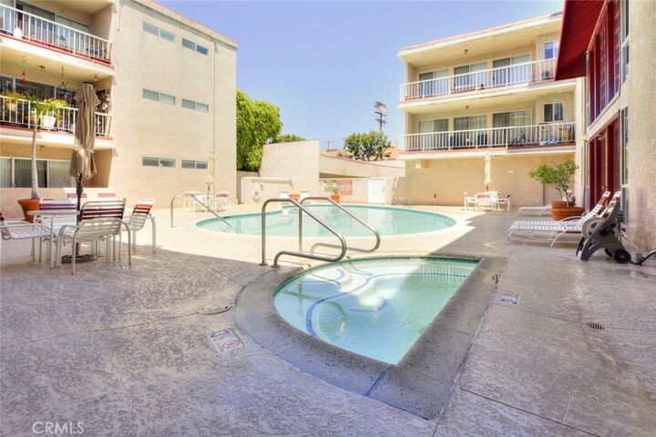 Property Photo:  4487 Colbath 309  CA 91423 