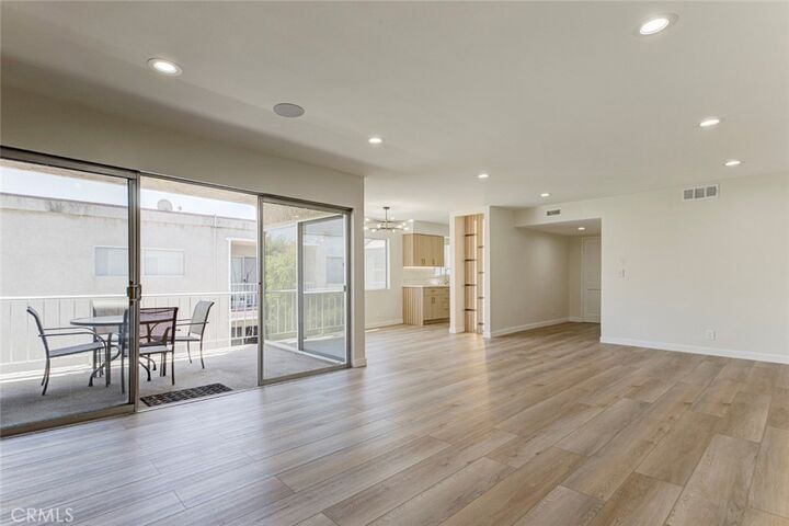 Property Photo:  4487 Colbath 309  CA 91423 