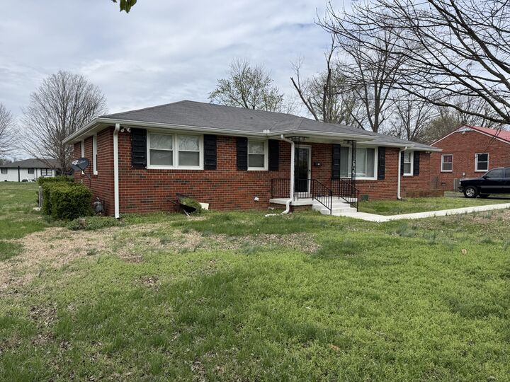 Property Photo:  207 Elmwood Dr  TN 37087 