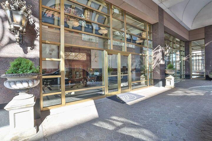 Property Photo:  100 W Rivercenter Boulevard  KY 41011 
