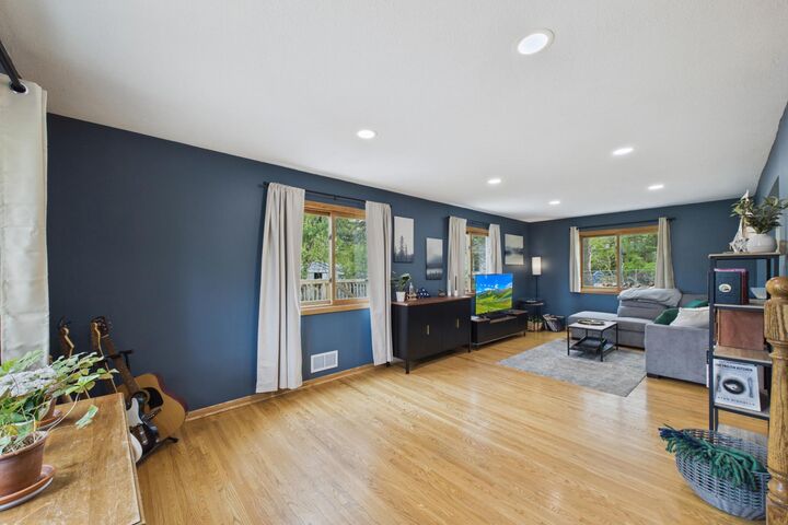 Property Photo:  1405 Mahtomedi Avenue  MN 55115 