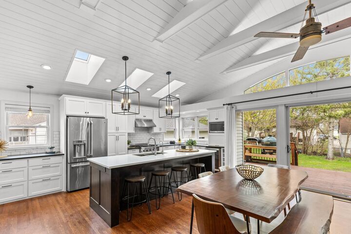 Property Photo:  1633 Maryland Avenue S  MN 55426 