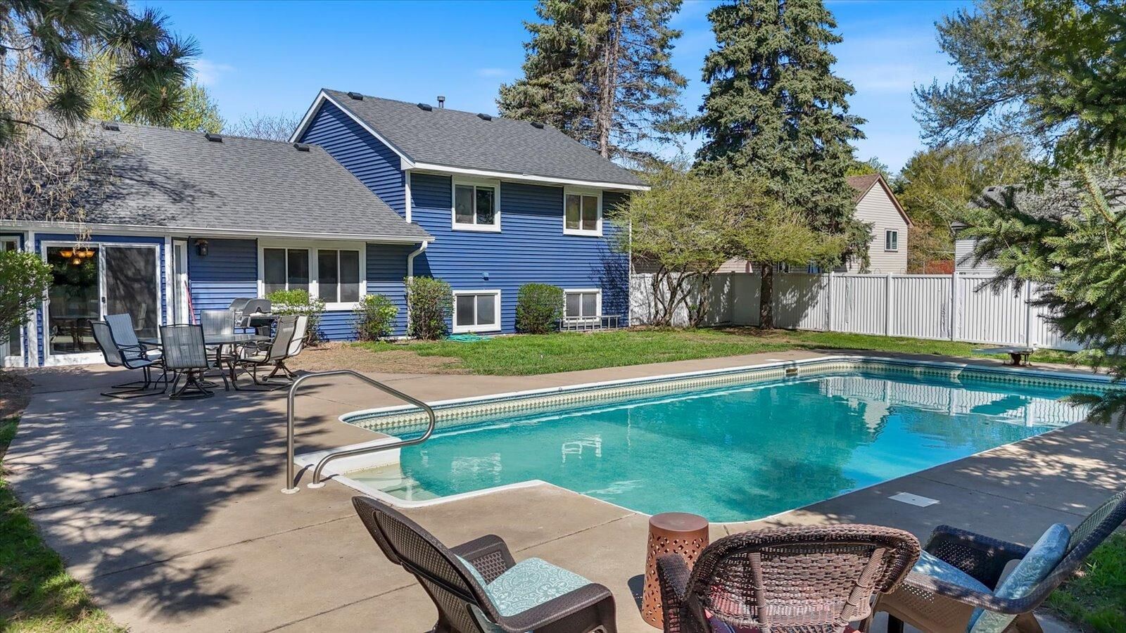 Property Photo:  512 Hyde Avenue N  MN 55115 