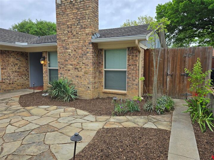 Property Photo:  2822 Oak Forest Drive  TX 76051 