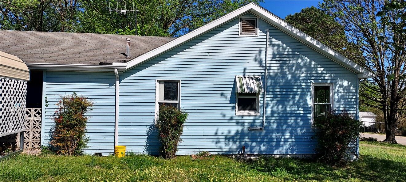 Property Photo:  725 W Holt Avenue  AR 72601 