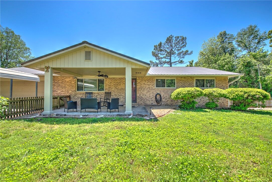Property Photo:  1606 W Green Acres Drive  AR 72758 