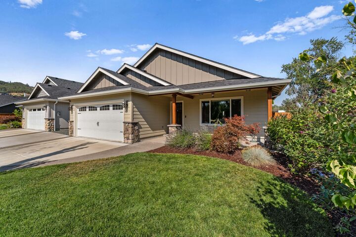 Property Photo:  183 Lincoln Road  OR 97526 