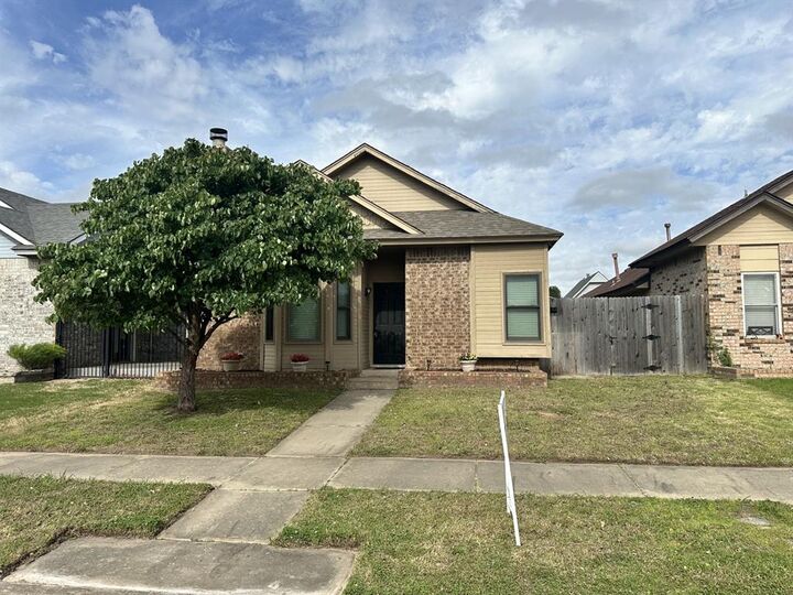 Property Photo:  2131 Lonnie Lane  OK 73170 
