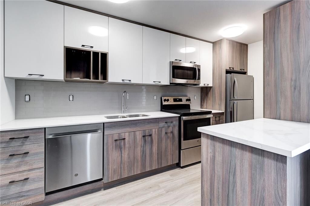 Property Photo:  49 Walnut Street S 1003  ON L8N 2L1 