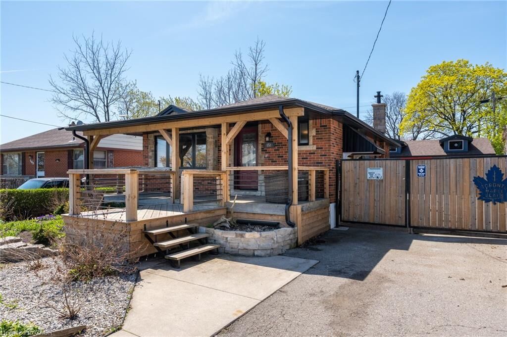 Property Photo:  151 Winchester Boulevard  ON L8T 2M9 