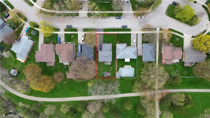 Property Photo:  88 Gilmour Crescent  ON N2M 4N4 