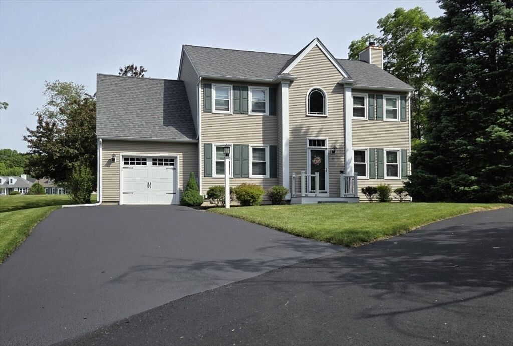 Property Photo: 15 Beechwood Dr MA 01832